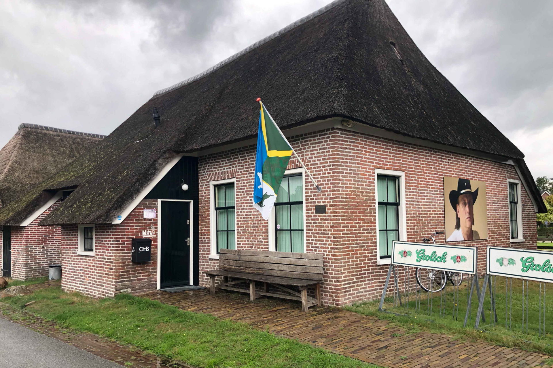 GROLLOO - Het C+B Museum is een museum over de voormalige bluesband Cuby + Blizzards. Het museum werd op 1 juni 2011 geopend in de boerderij aan de Voorstreek waar de leadzanger Harry Muskee, alias 'Cuby', van 1965 tot 1971 woonde.