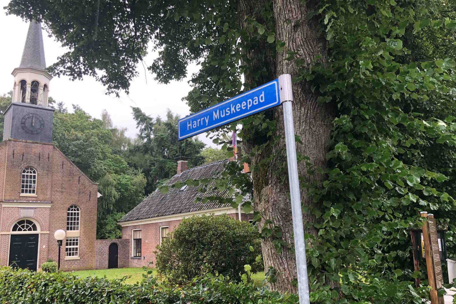 GROLLOO - Het C+B Museum is een museum over de voormalige bluesband Cuby + Blizzards. Het museum werd op 1 juni 2011 geopend in de boerderij aan de Voorstreek waar de leadzanger Harry Muskee, alias 'Cuby', van 1965 tot 1971 woonde.